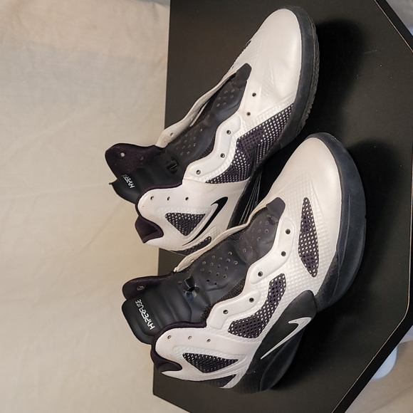 Nike 454580-110 Hyperfuse Black White Sneakers 6.5Y - Picture 2 of 10